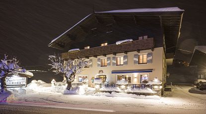 Gasthof Aschenwald Winter bei Nacht